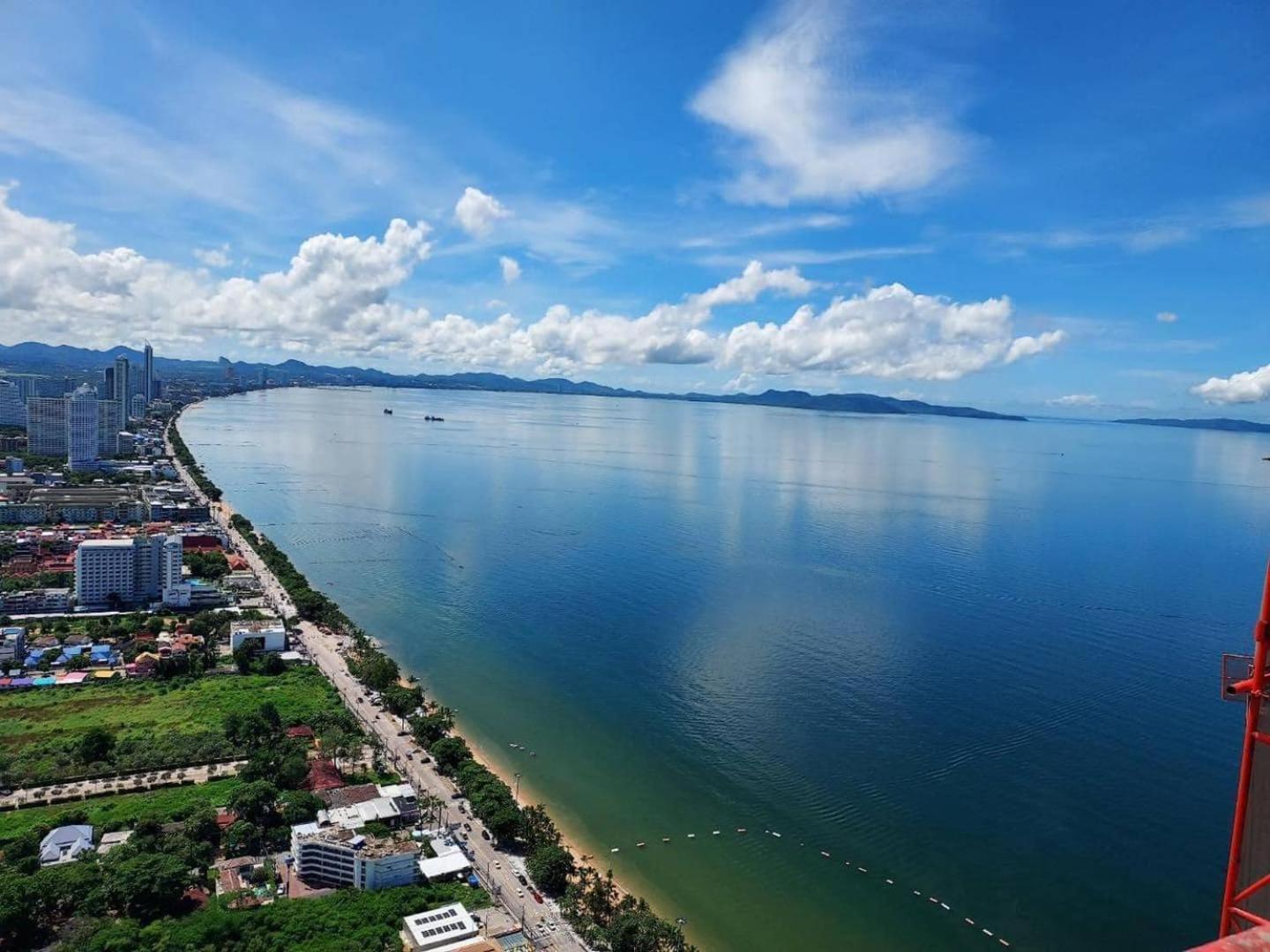 Apartamento The Astra Sky River Jomtien Exterior foto