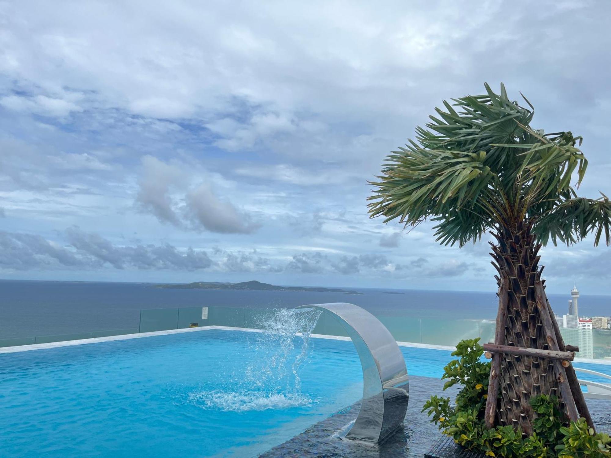 Apartamento The Astra Sky River Jomtien Exterior foto